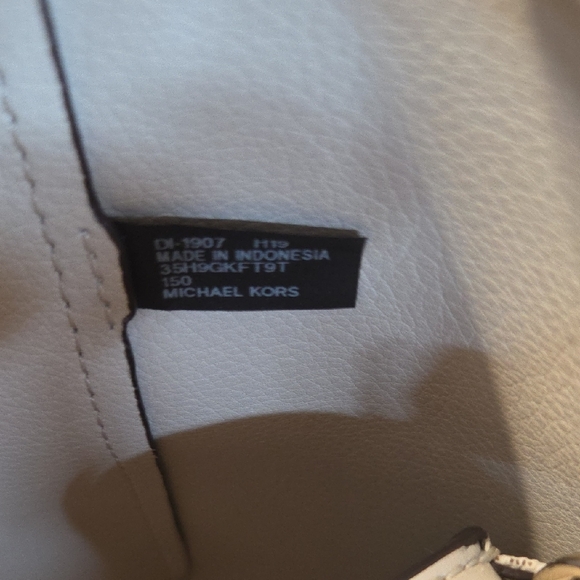 Michael Kors Cream Tote Bag with Gold Accents - Picture 2 of 8